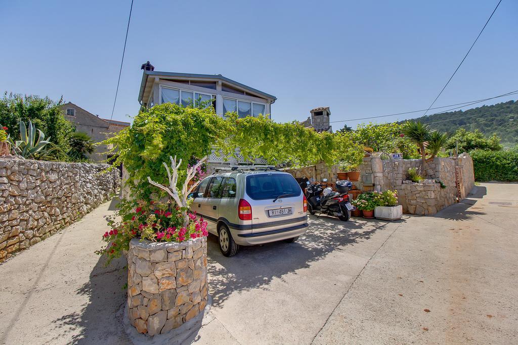 Apartment Neno - Terrace & Parking Veli Lošinj Exterior foto