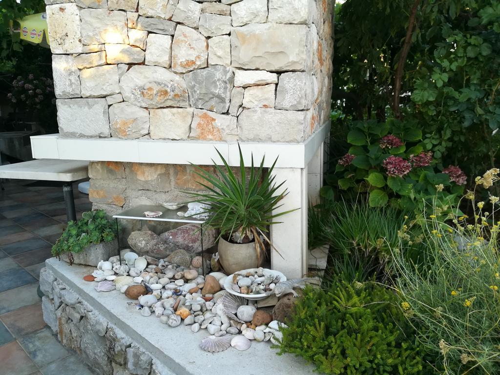 Apartment Neno - Terrace & Parking Veli Lošinj Exterior foto